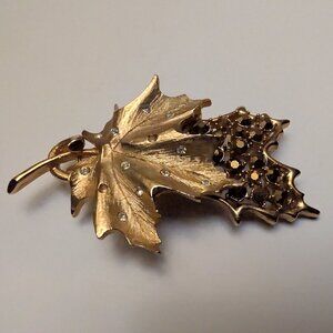 Vintage Signed SARAH COVENTRY Designers Choice Aurum Rhinestone Leaf Brooch Pin